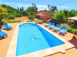Finca Can Cova 413 by Mallorca Charme, hotel with parking in Es Llombards