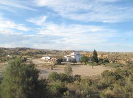 Urra Field Centre - The Almería Field Study Centre at Cortijos Urrá, Sorbas area, Tabernas and Cabo de Gata – hotel z parkingiem w mieście Moras
