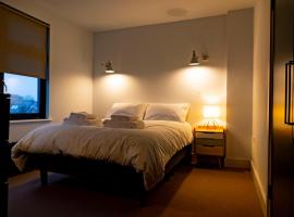 Luxury 1 Bedroom Apartment Lymington, New Forest，利明頓的飯店
