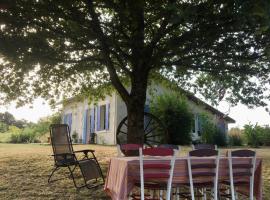 maison champêtre, hotel Saint-Aigulin városában