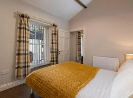 Brampton Holiday Homes - The Mews Apartment, Brampton Town Centre, Hadrians Wall