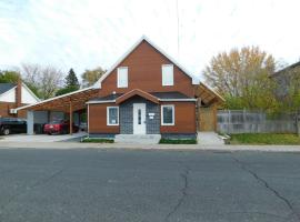 Well Equipped Studio FOR NON-SMOKING GUESTS ONLY CITQ ЗO9467, hotel en Longueuil