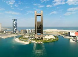 Four Seasons Hotel Bahrain Bay: Manama şehrinde bir havuzlu otel