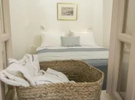 Elegant Santorini Villa Villa Mariniou Private Hot Tub Air Conditioning 2 Bedrooms Oia