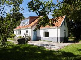 Cottage Duinroos - Dune Rose, vacation home in Oostvoorne