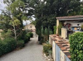 Gites Mas Du Cadranier, vacation rental in Villeneuve