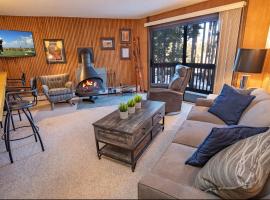 Peak 8 Village Getaway Condo: On Shuttle Route, hotel a Breckenridge