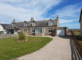 The Mouries Holiday Cottage, hotel v destinaci Fochabers