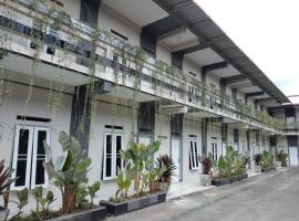 Juma Eluk Hostelry, hotel i Kabanjahe