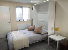 M60 Modern Studio Appartment with free parking, apartamento em Denton