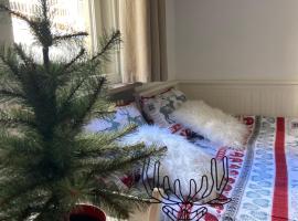 Casa Genepy - monolocale in centro a Sestriere, hotel in Sestriere