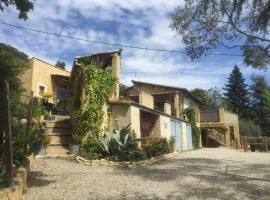 Mas Du Cadranier, guest house in Villeneuve