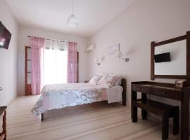 Olive Garden Studios & Apartments, holiday home in Acharavi