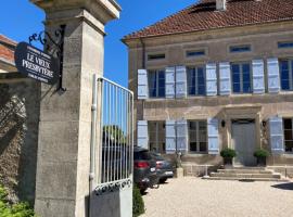 Le vieux presbytère, B&B/chambre d'hôtes à Confracourt