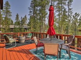 Updated Frisco Cabin with Rustic Charm Walk to Town, family hotel in Frisco