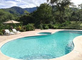 Hacienda Mil Bellezas, cabaña o casa de campo en Quepos