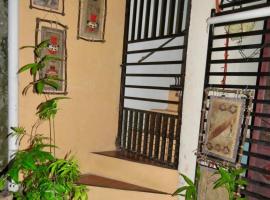Perlies Inn Balcony House, cottage in Tanay