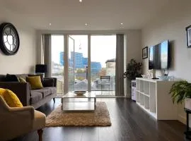 Blissful one bed near the River