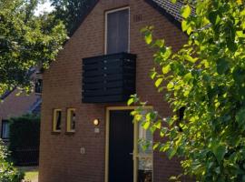 Vakantiewoning Maas en Waal, rumah percutian di Ewijk