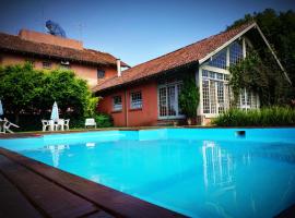 Pousada Casa Rosa, hotel with pools in Canela