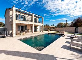 로빈에 위치한 호텔 Villa Art Renata with Pool & Sauna