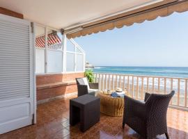 Apartment with terrace on the beachfront, hotel di Salinetas
