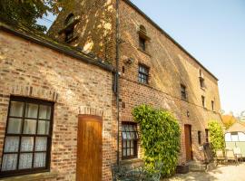 Apartment One, The Carriage House, York, hotel with parking in York