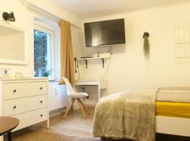 Gemütliche sanierte 1 Zimmer Wohnung mit privatem Parkplatz im Zentrum, отель в Киле