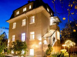 Family Wellhouse Green Garden direct in Salzburg, sunny big garden, up to 16 pax, bikes for free, BBQ, sunbeds, parking for free, 15 min sound of music, hotel v Salcburku