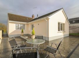 Avalon, holiday home in Cardigan