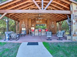 14-Acre Terrell Ranch Escape with Pool and Fire Pit!, hotel v destinaci Frog