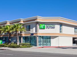 Holiday Inn Express Newport Beach by IHG, resort in Newport Beach