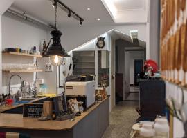 阡陌-分享民宿, pet-friendly hotel in Tainan