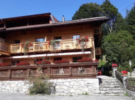 Bauernhof Waldesruh, hotel v destinaci Tannheim