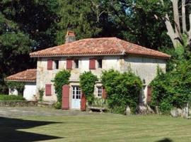 Cottage au calme proche de Saint Jean de luz – hotel w mieście Ascain