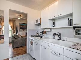 Red Gates Cottage 3 Miles to University!, hotel v destinaci Laramie