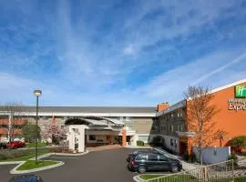 Holiday Inn Express Milwaukee - West Medical Center by IHG