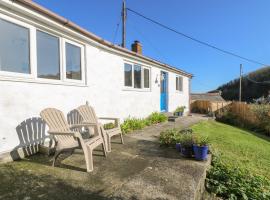 Cockle Island Cott, holiday rental in Porthallow