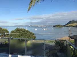 Taurikura Bay Relax and Explore