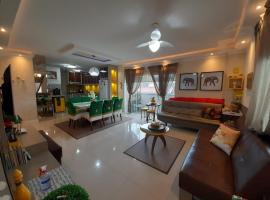 Lindo apartamento 3 dorm a 100m da praia de Perequê，貝羅港的飯店