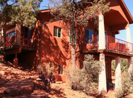Cathedral Casita where indulgence meets peace and tranquility!, hotel com spa em Sedona