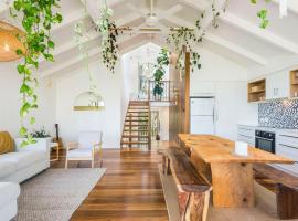 The Oasis Apartments and Treetop Houses, hotell i Byron Bay