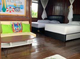 Arya's Surf Camp, cabin in Sukabumi