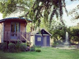 La Roulotte de Negra, hotel dengan parking di Montesquieu-Lauragais