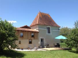 17th C French Pigeonaire - magical romantic couples retreat, stuga i Palluaud