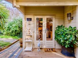 Duck Lodge B&B with Hot Tub，Pyecombe的飯店