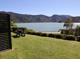 Bora Castle., holiday home in Havelock