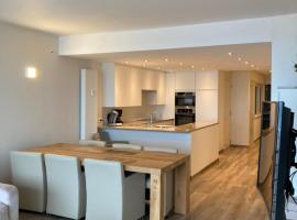 'Eindhoven' - Luxury Family Apartment with Seaview, hotel v destinácii Ostend