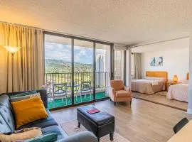 Pool & Jacuzzis, Free Parking, WiFi, AC, Comfy Beds, BBQ, and Great View