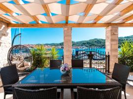 Luxury Apartment Marina View No 1, hotel de luxo em Vela Luka